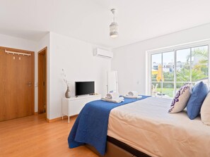 2 chambres, fer et planche à repasser, Wi-Fi gratuit, draps fournis