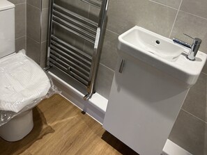 Shower - 40 Gloddaeth View (Llandudno)