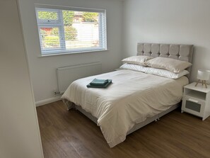 Cottage | 3 bedrooms, individually decorated, individually furnished, free WiFi - 40 Gloddaeth View (Llandudno)