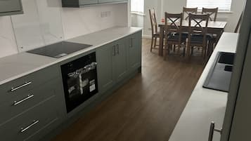 Dishwasher, cookware/dishes/utensils