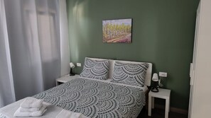 3 chambres, fer et planche à repasser, Wi-Fi gratuit, draps fournis