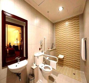 Deluxe-dobbeltværelse - 1 kingsize-seng | Badeværelse | Bruser, håndklæder, Sæbe, Toiletpapir