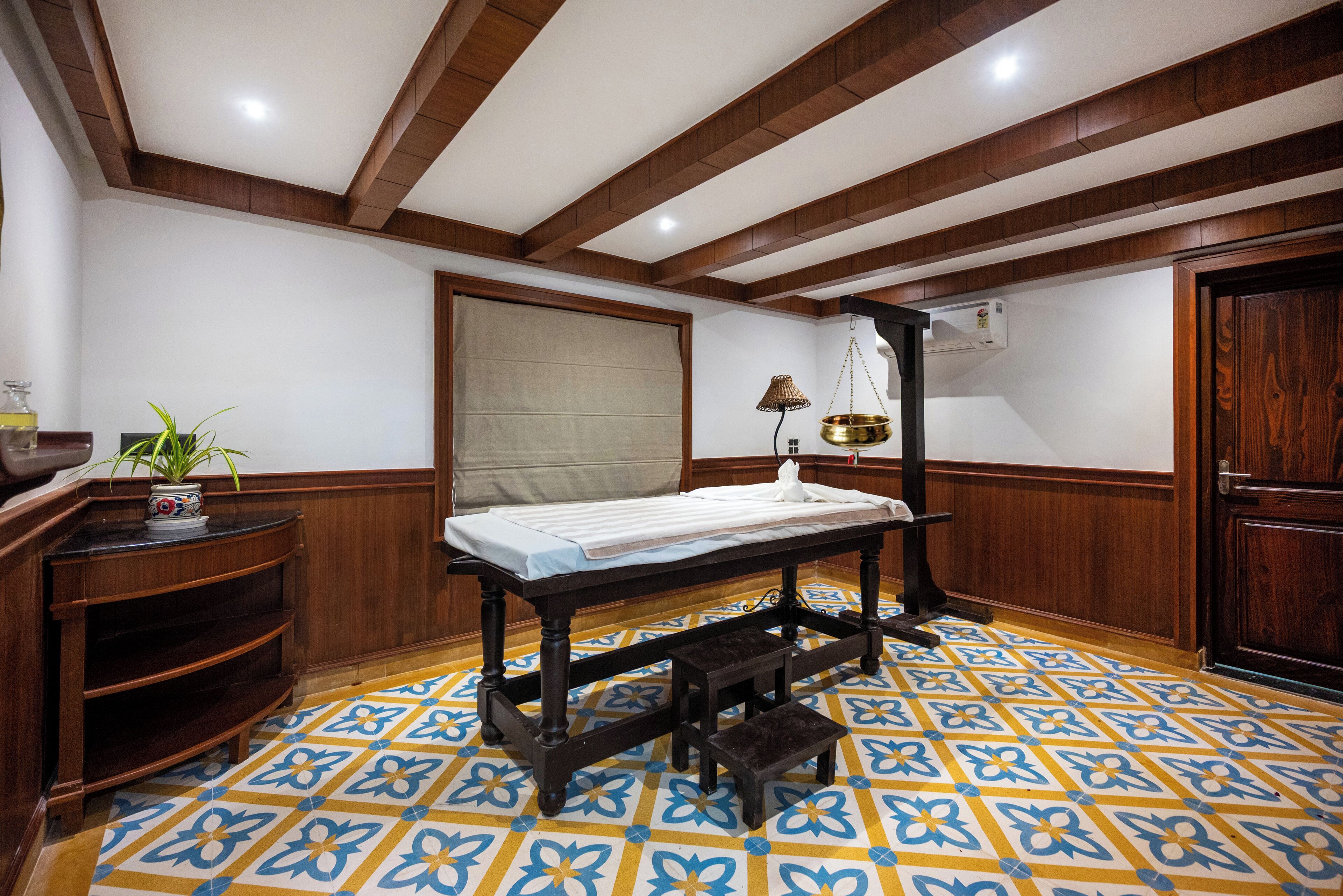 Steam room, body treatments, aromatherapy, deep-tissue massages