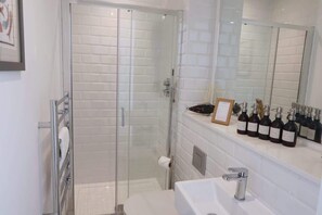 Douche, sèche-cheveux