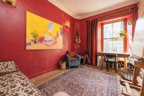 Livres, chaîne hi-fi