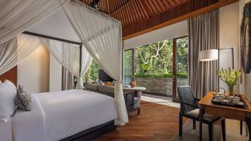 In-room safe, desk, iron/ironing board, free WiFi