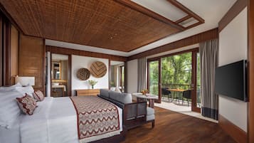 In-room safe, desk, iron/ironing board, free WiFi