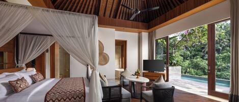 Safe på rommet, skrivebord, strykejern/-brett og wi-fi (inkludert)