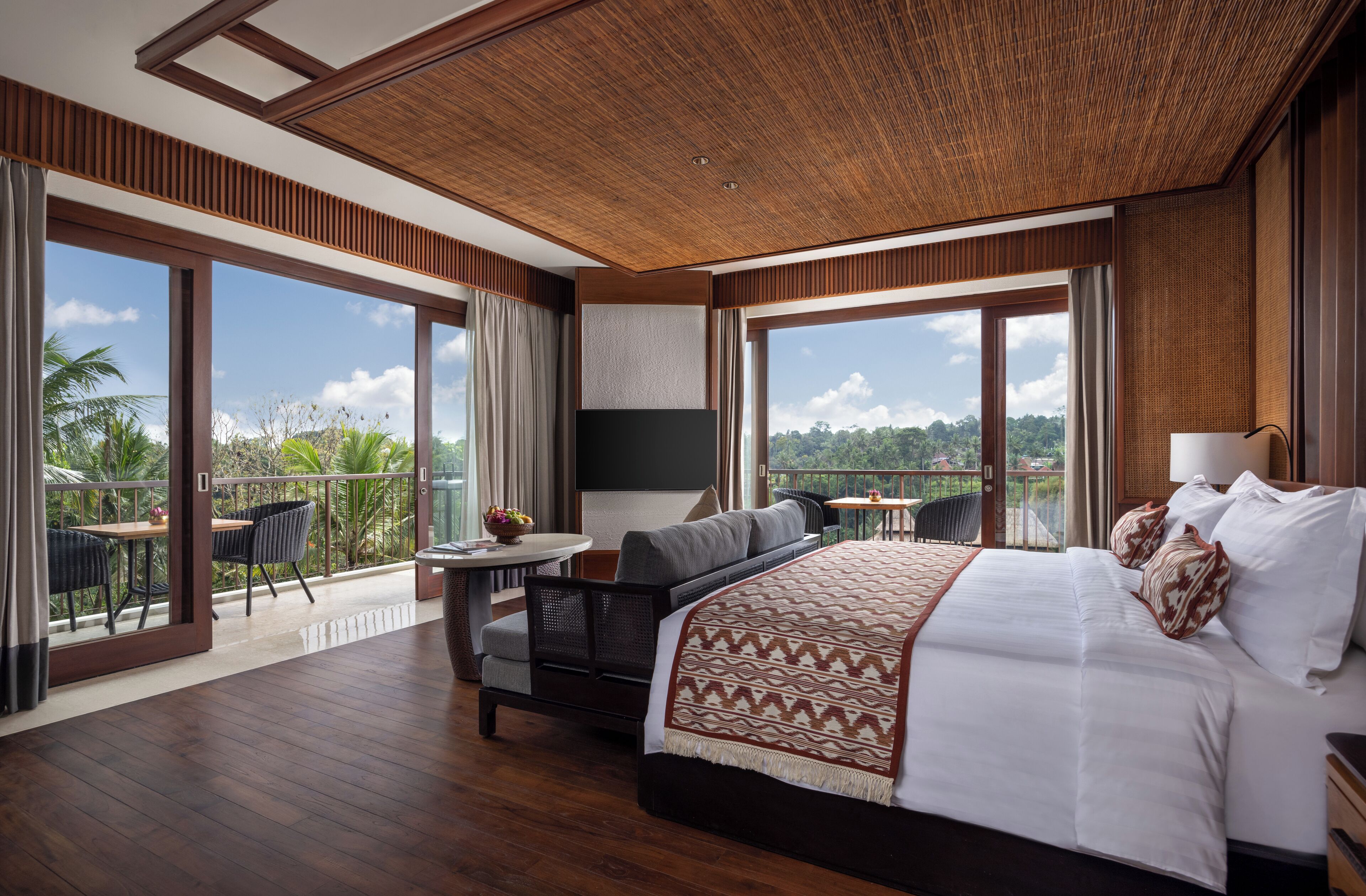 Suite Deluks | Brankas, meja kerja, setrika/meja setrika, dan Wi-Fi gratis