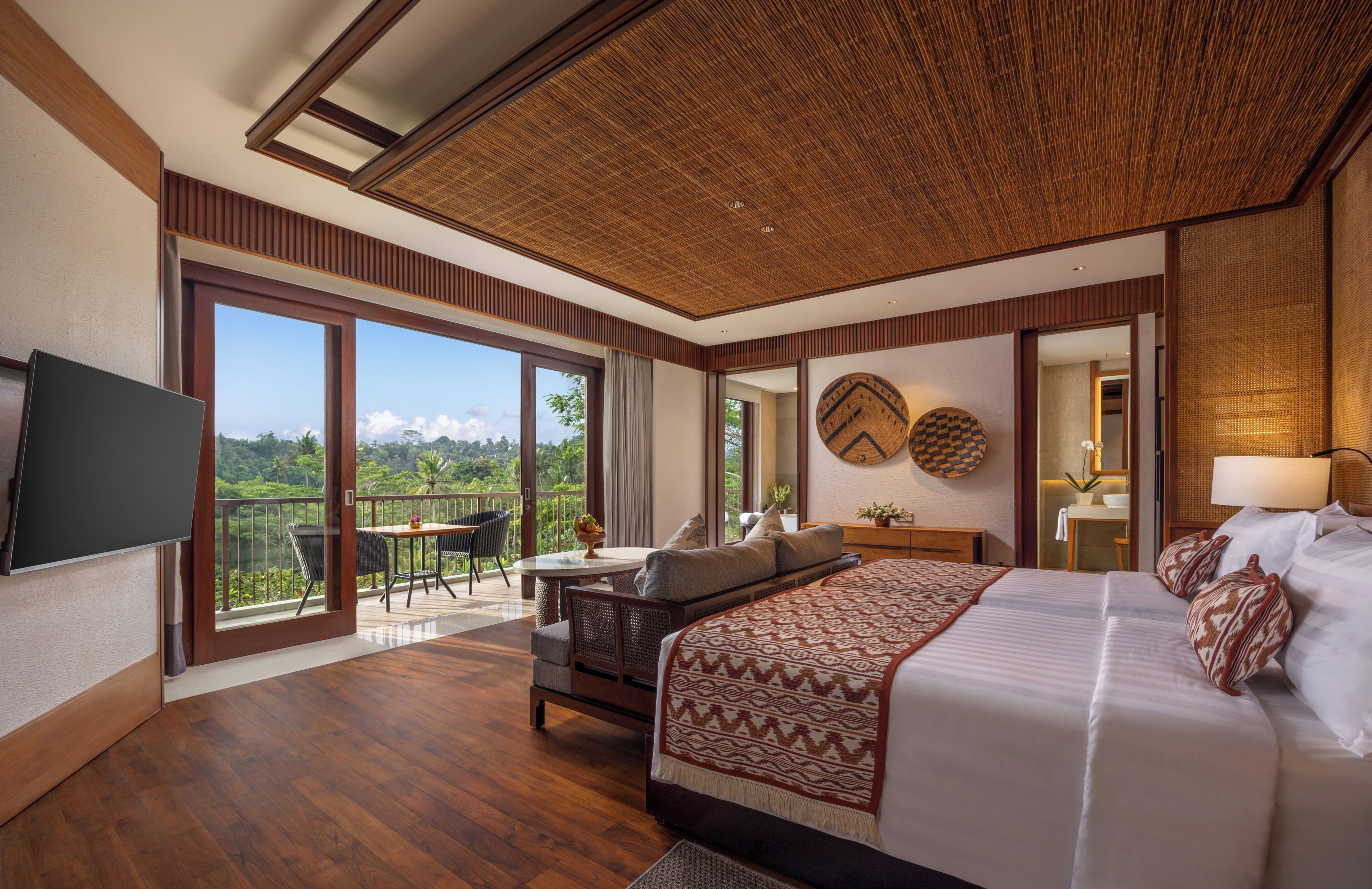 Standard Suite | In-room safe, desk, iron/ironing board, free cots/infant beds