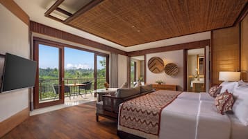 Standard Suite | In-room safe, desk, iron/ironing board, free cots/infant beds