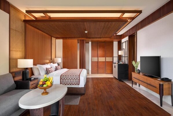 In-room safe, desk, free WiFi