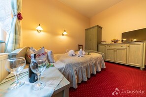 Habitación estándar doble | Tabla de planchar con plancha, wifi gratis, ropa de cama