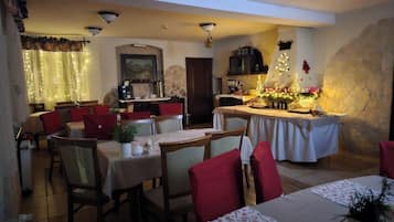 Daily buffet breakfast (PLN 50 per person)