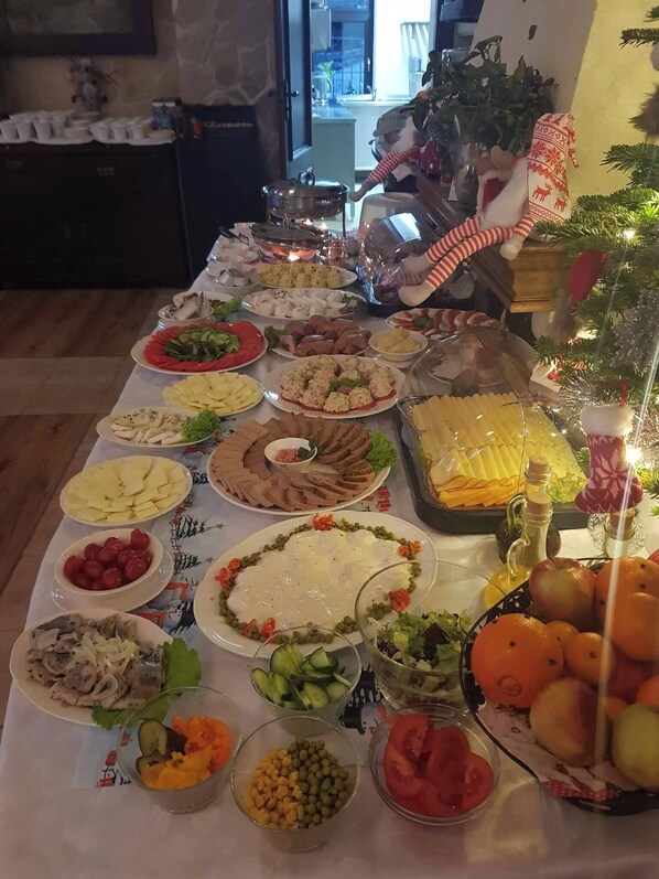 Daily buffet breakfast for a fee