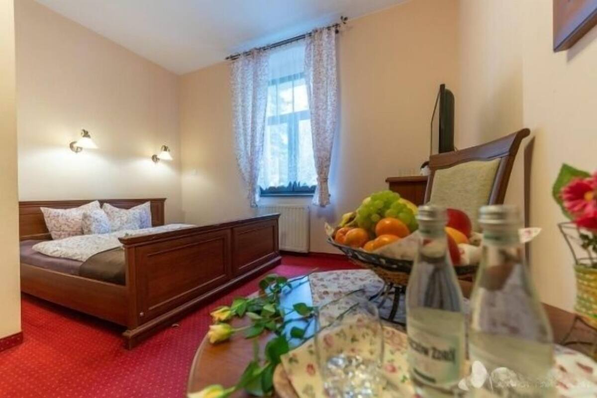 Habitación estándar doble | Tabla de planchar con plancha, wifi gratis, ropa de cama