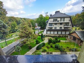 Chambre Triple Familiale, vue jardin | Vue de la chambre