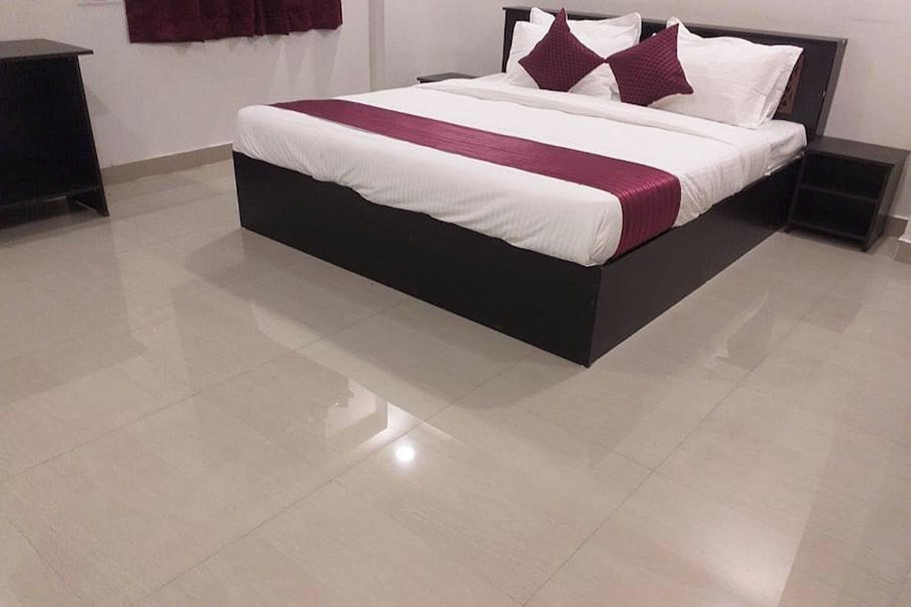 WiFi (free), bed sheets