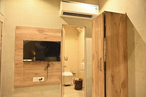 Deluxe Room - Hotel Royal Bkc (Mumbai)