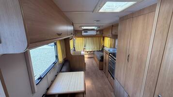 Caravan (3- 4 pax) | Desk, free WiFi, bed sheets