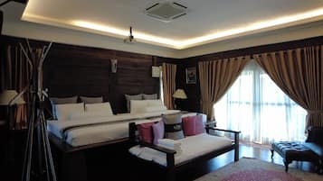 Desk, free WiFi, bed sheets