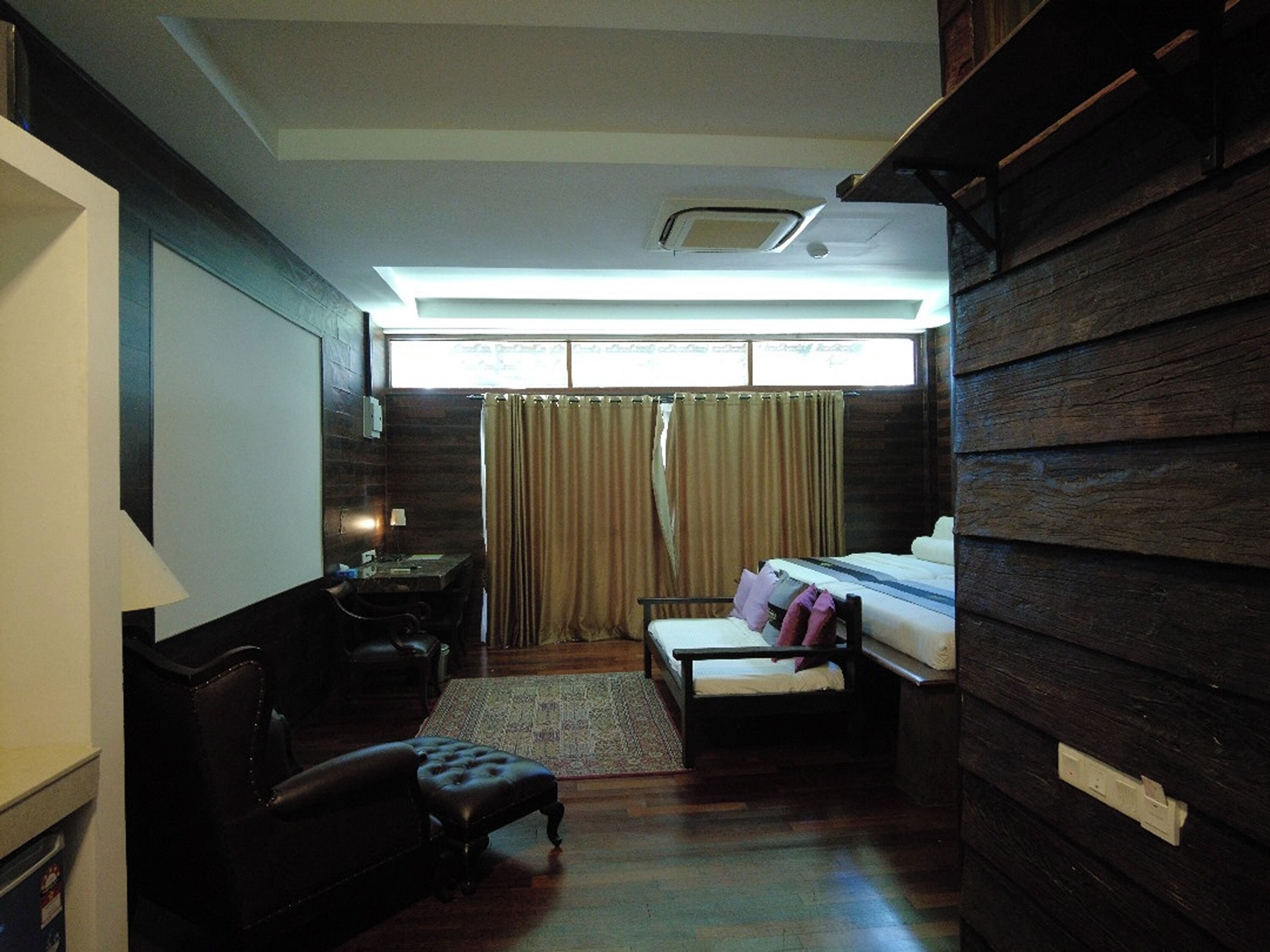 Villa | Desk, free WiFi, bed sheets