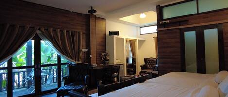 Villa | Desk, free WiFi, bed sheets