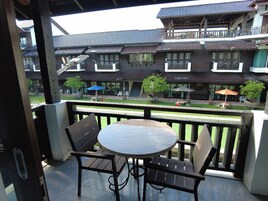 Escrivaninha, Wi-Fi de cortesia, roupa de cama