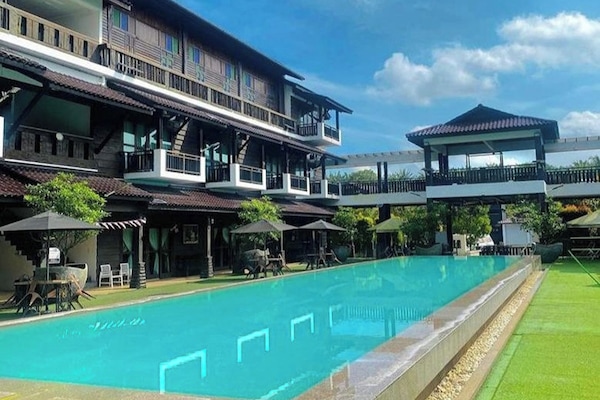 Kolam renang terbuka