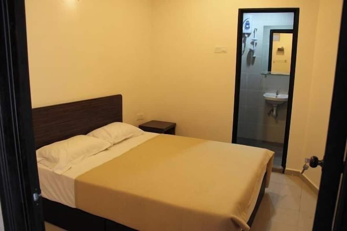 Desk, iron/ironing board (on request), free WiFi, bed sheets