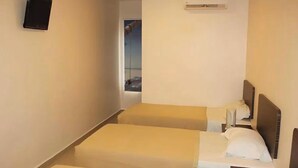 스탠다드 트리플룸 | 책상, 다리미/다리미판, 무료 WiFi, 침대 시트