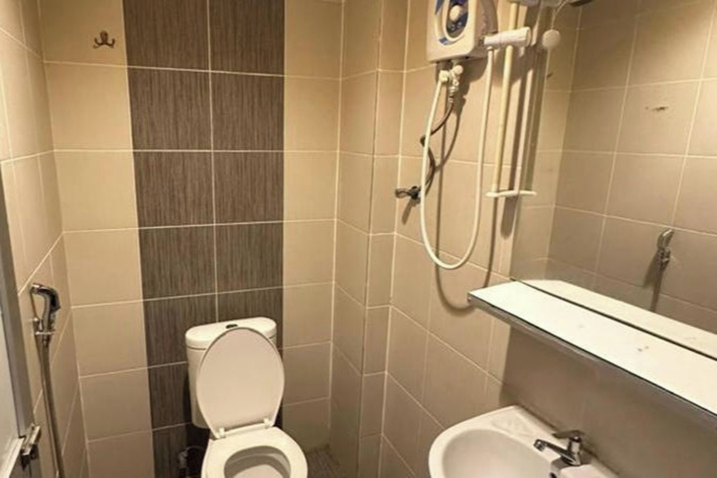 A bathroom with a toilet, bidet, and sink.