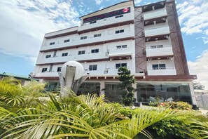 Exterior - Famous Maple Hotel (Angeles City)