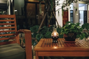 32–tuumainen taulutelevisio, jossa kaapelikanavat