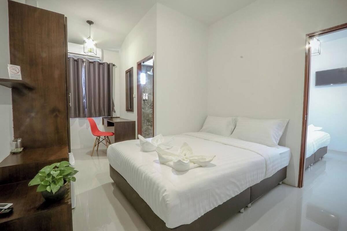 Habitación familiar | Escritorio, wifi gratis, ropa de cama