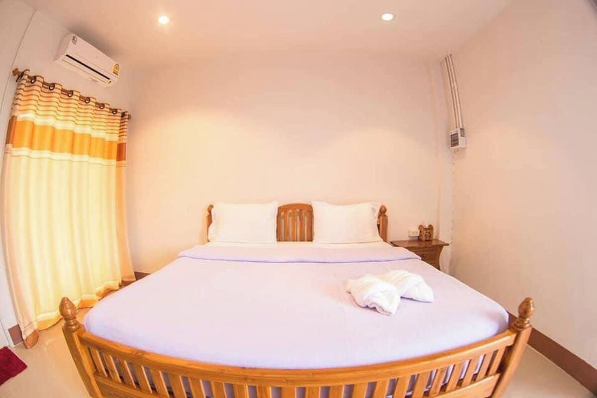 Standard Double Room | Free WiFi, bed sheets