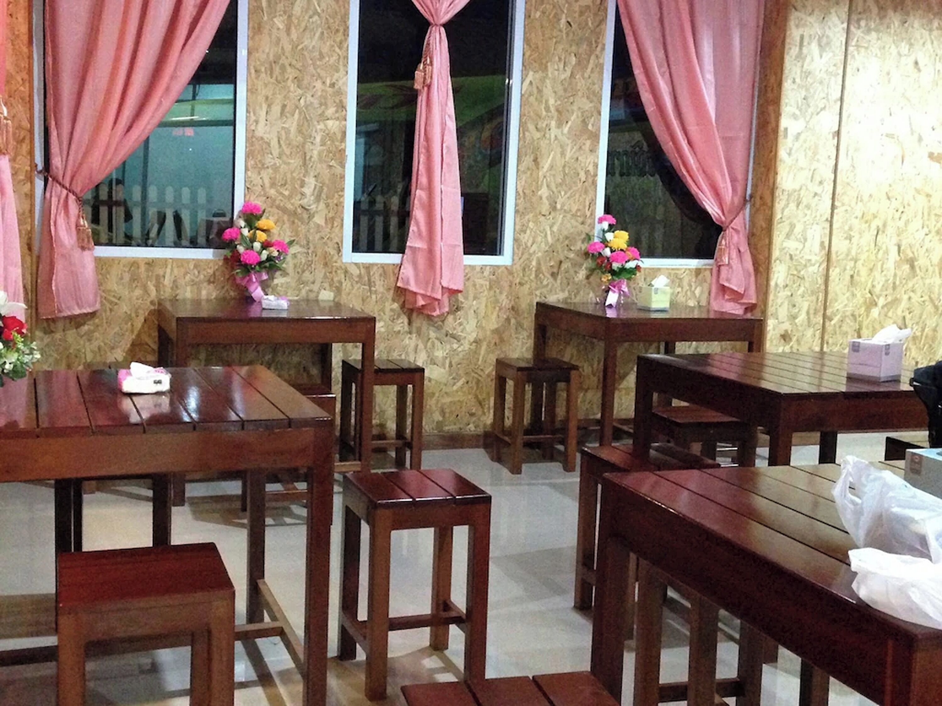 المنشأة من الداخل