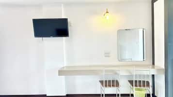 Standard Double Room | Desk, free WiFi, bed sheets