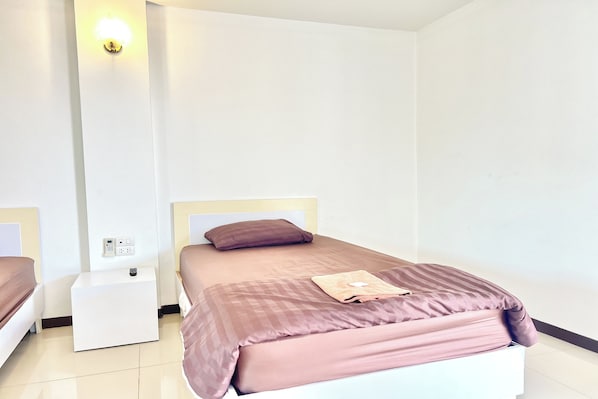 Desk, free WiFi, bed sheets