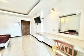 Standard Twin Room | Desk, free WiFi, bed sheets - Grand Place Resort (Udon Thani)