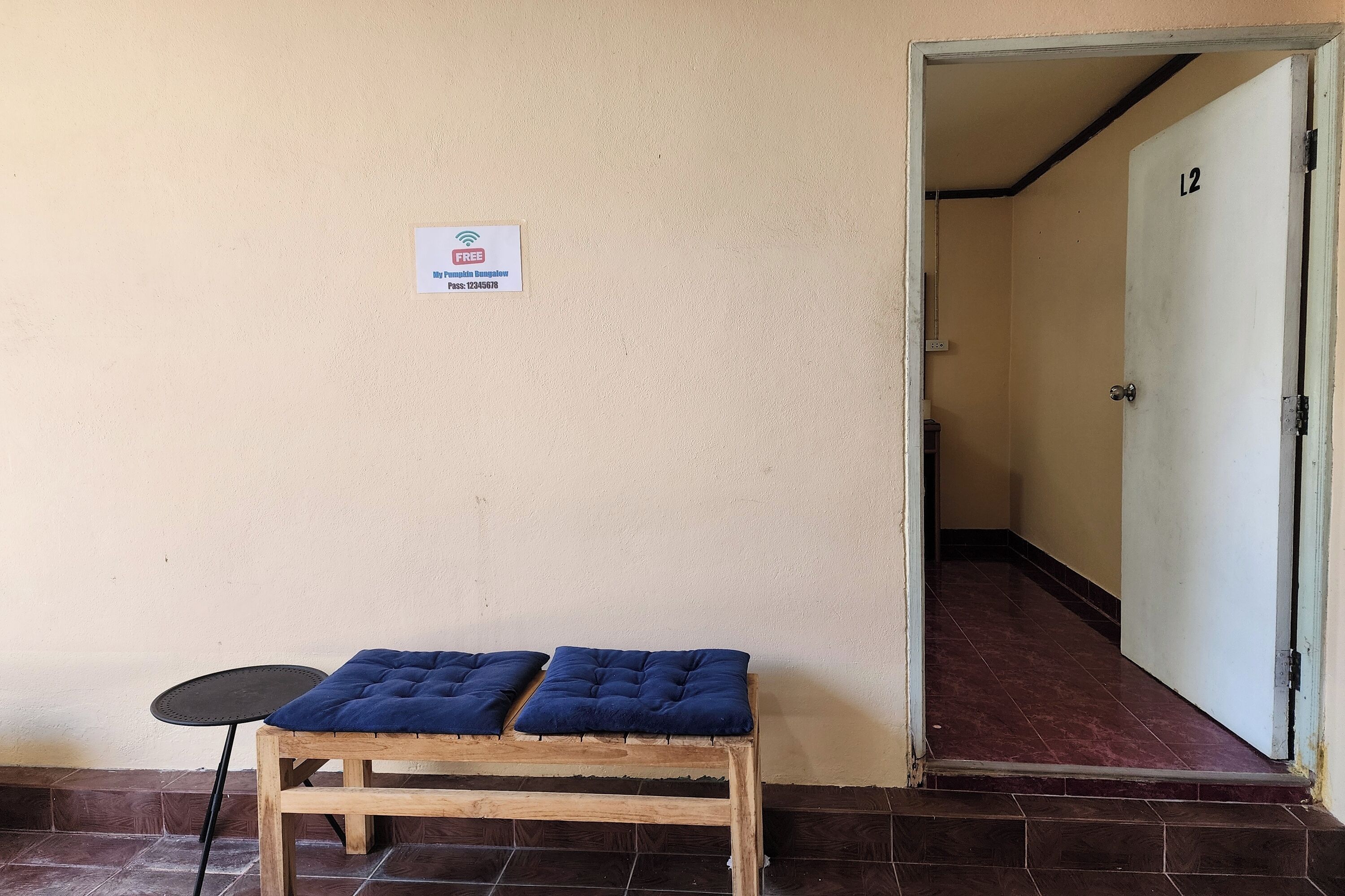 Kolmen hengen deluxe-huone, ilmastointi | Ilmainen Wi-Fi, vuodevaatteet