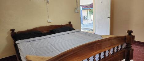 Deluxe Room, 1 King Bed, Air conditioning