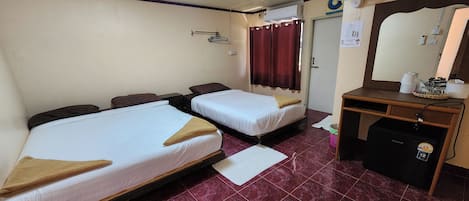 WiFi (free), bed sheets
