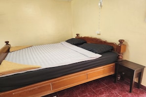 Free WiFi, bed sheets