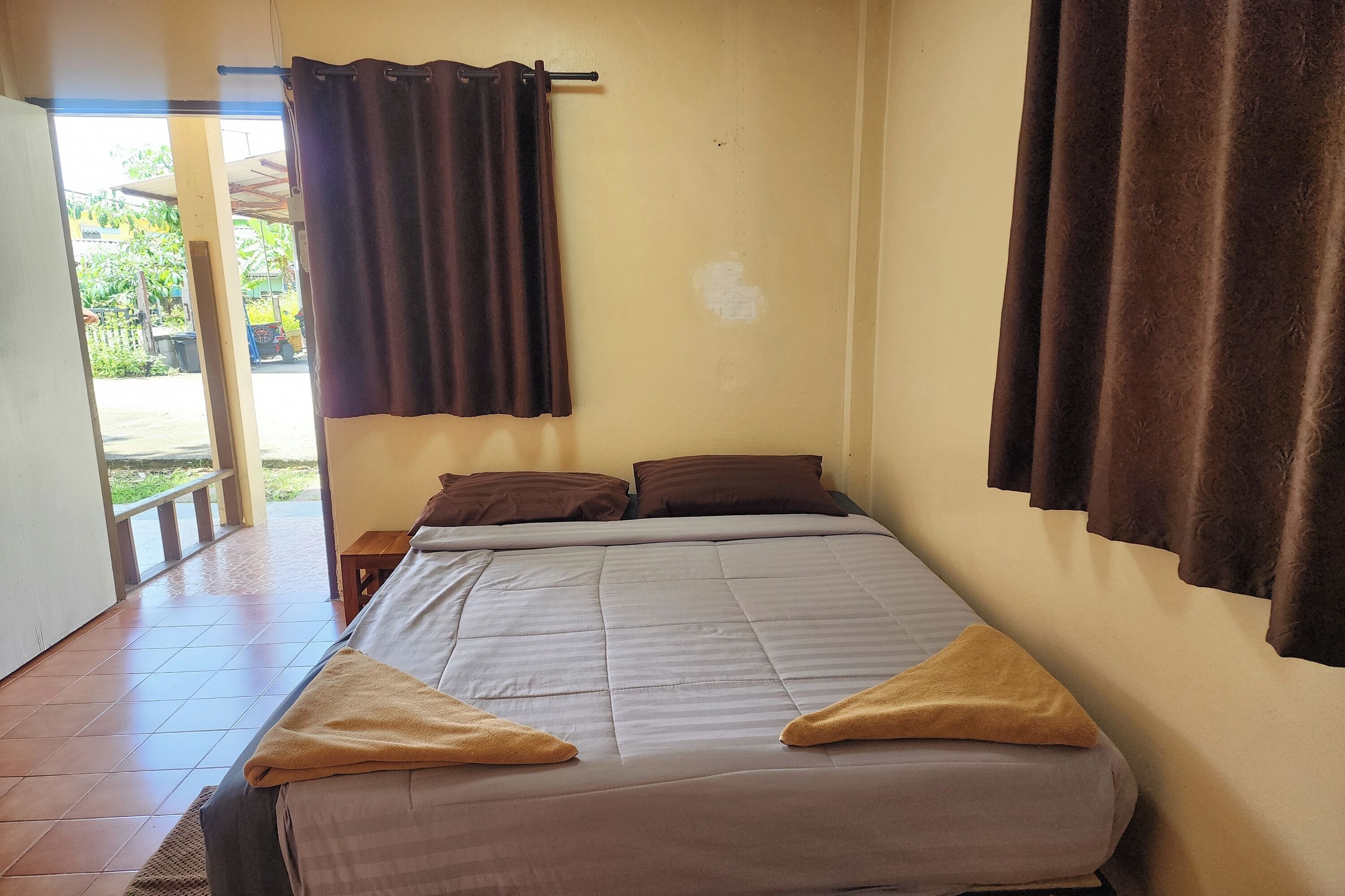 Free WiFi, bed sheets