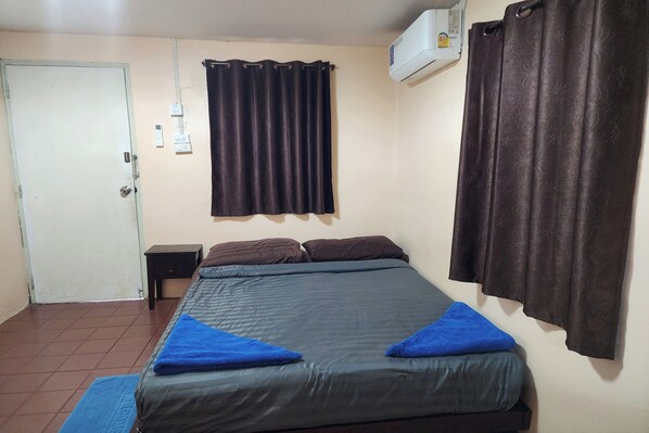 Free WiFi, bed sheets