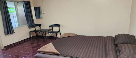 Deluxe Room, 1 Queen Bed, Air conditioning