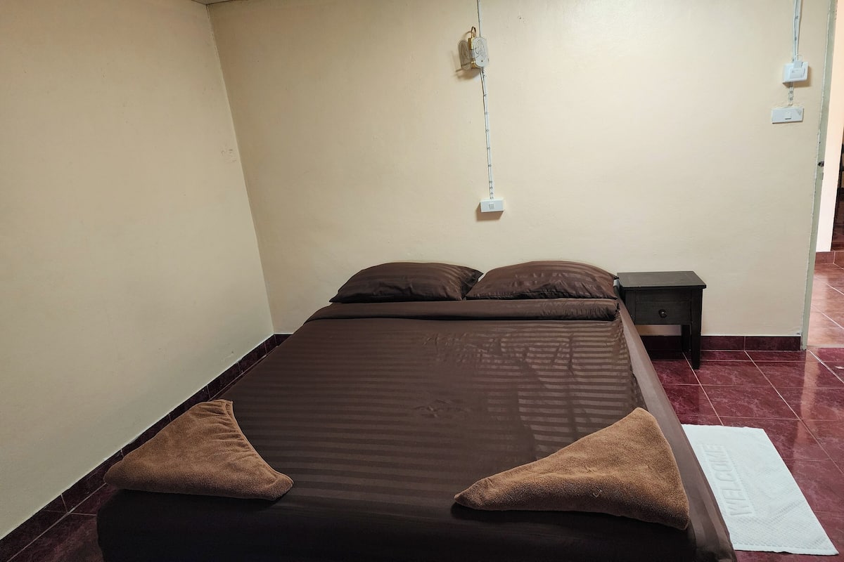 Free WiFi, bed sheets