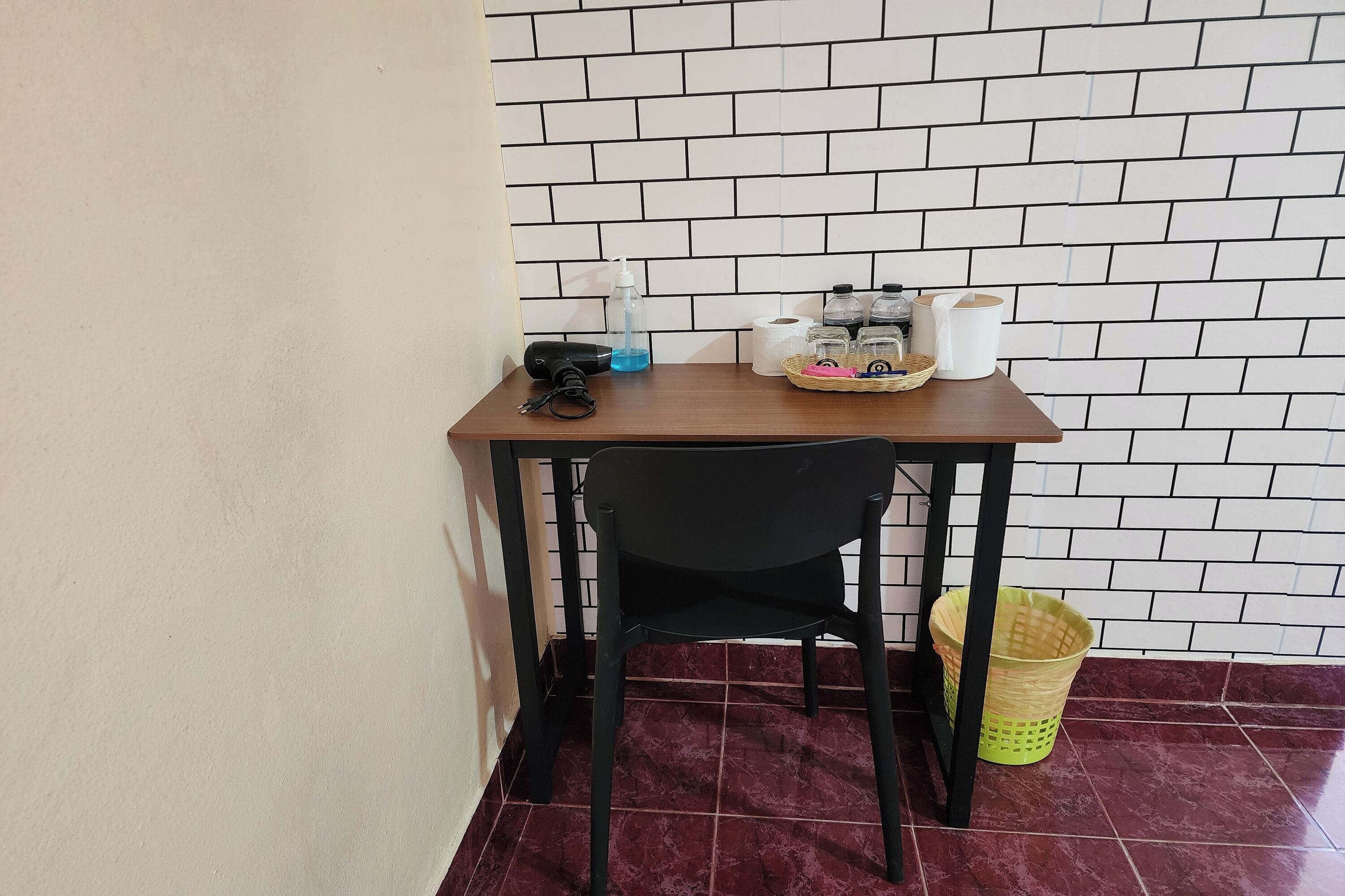 Free WiFi, bed sheets