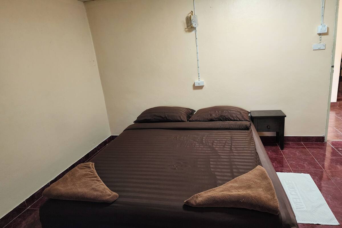 Free WiFi, bed sheets
